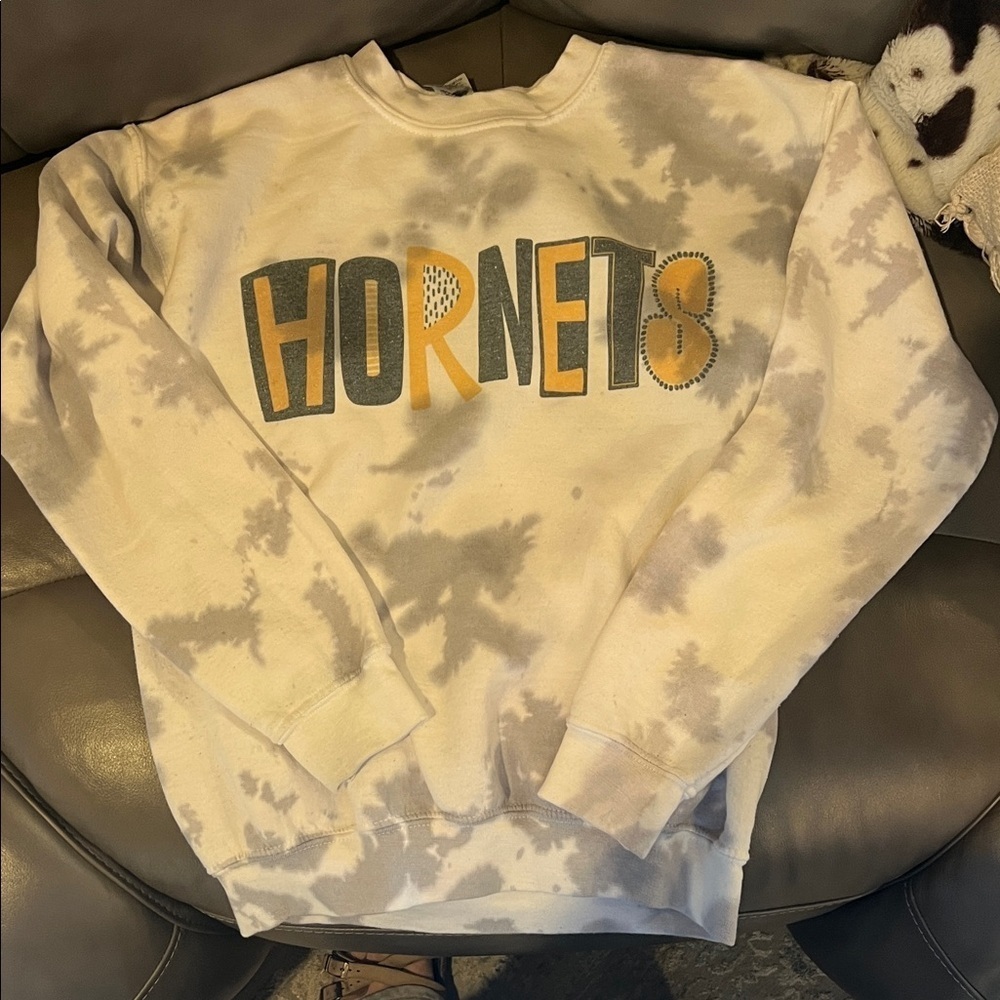 Gildan Heavy Blend White Sweatshirt